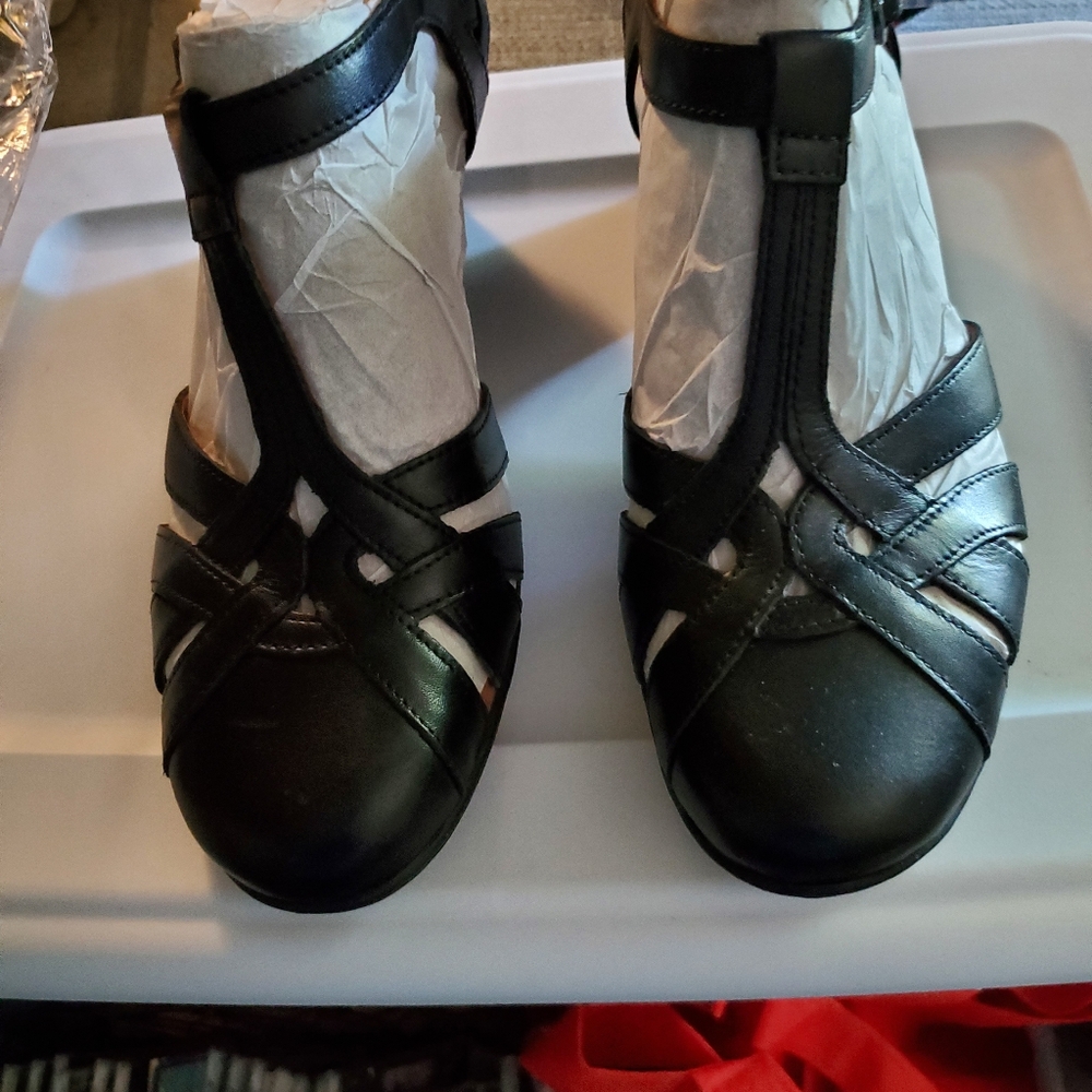 Women's Cobb Hill Aubrey T-Strap low heel shoes Size 7.5